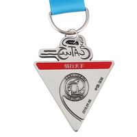 Médaille de finisseur triangulaire personnalisée, médaille en métal sur mesure avec breloque supplémentaire pour les événements de course de longue distance