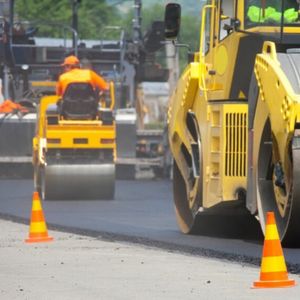 Aglutinante de asfalto de grado 60/70 de betún de alto rendimiento para proyectos de pavimentación de carreteras, construcción de carreteras, suministro de exportación a granel - Product Image 1