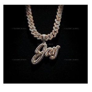 Colgante de Plata de Ley 925 con Moissanita y Acabado con Aspecto de Diamante de Alto Brillo, Diseño JOY Script, para Joyería Urbana Contemporánea - Product Image 1