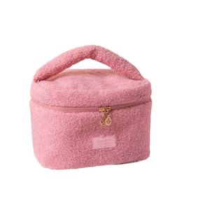 Sac de toilette en peluche, style nordique, 25 ans, nouveau, portable, pour produits de soin de la peau, rangement de produits de toilette, hiver, étudiant, commerce extérieur - Product Image 5