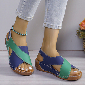 Vente en Gros Usine Nouveaux Sandales Compensées d'Été à Bout Ouvert Croisé pour Femmes Grandes Tailles Douces Confortables Antidérapantes Extérieur - Product Image 4