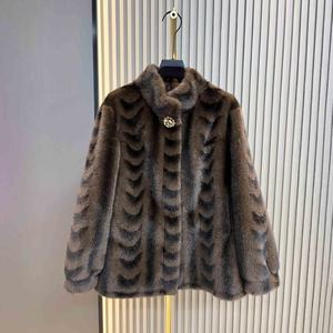 เสื้อโค้ทขนสัตว์สไตล์ตะวันตกสำหรับ<span class=keywords><strong>ผู้หญิง</strong></span>วัยกลางคนและผู้สูงอายุ  แบบใหม่ ความยาวปานกลาง ขนมิงค์เทียมผสม - Product Image 4