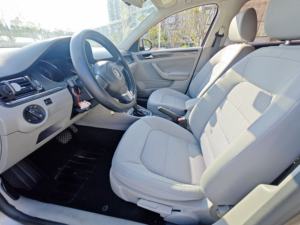 Volkswagen Bora 2014 1.6L Automatik Comfort Edition Erschwingliche Benzin-Limousine Linkslenker Helle Innenausstattung - Product Image 5