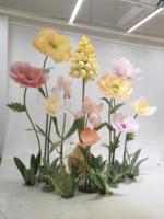 L025 Ensemble de fleurs géantes autoportantes personnalisées en papier organza fait main pour la décoration de mariages, événements à domicile, scènes et festivals
