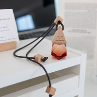 Pendentif de bouteille suspendue automatique écologique désodorisant parfum voiture diffuseur de liquide de parfum orange à la mode