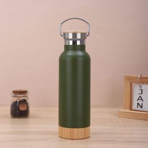 Bouteille d'eau en acier inoxydable de grande taille pour le camping avec poignée et couvercle en bambou, anti-fuite - Product Image 4