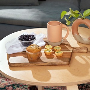 Tabla de cortar de madera con mango rectangular de madera maciza para cocina, carne, queso, verduras, pan y embutidos. - Product Image 4