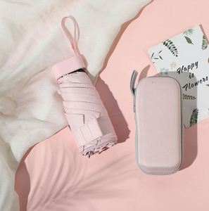 Nouvelle conception de parapluie de voyage super mini pliable en 6 sections avec protection UV, poche intégrée et impression de logo - Product Image 4