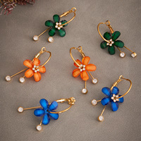 Anting-anting stainless steel berlapis emas 18K yang dapat disesuaikan, dengan resin bunga warna-warni yang dapat diputar, zircon putih, gaya trendi untuk pesta