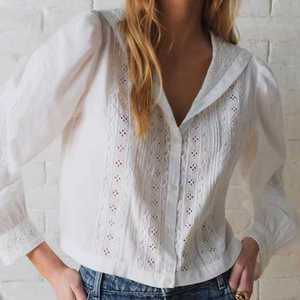 Chemisier pour femme vintage français, broderie ajourée lourde, coupe ample et ajustée, manches longues - Product Image 2