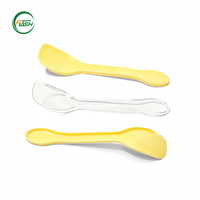 Kleurrijke wegwerp plastic lepels voor dessert, fruit, taart, feesten en evenementen. Hoge kwaliteit, stevig bestek.