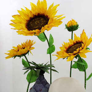 Décorations de scène de mariage en papier fait à la main tournesols artificiels en plastique grande grande tête tournesol géant - Product Image 5