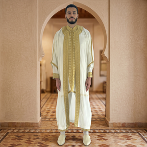 Thobe blanc brodé anti-plis élégant pour homme, à manches longues, col montant, longueur ras du sol, en coton, tenue de prière style Moyen-Orient - Product Image 3