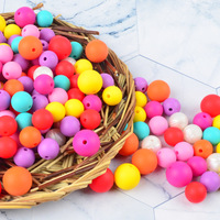 Perles en silicone en gros pour la fabrication de stylos, perles focales en silicone DIY pour la fabrication de bijoux, porte-clés, cordons, perles personnalisées en forme de lettre de vache
