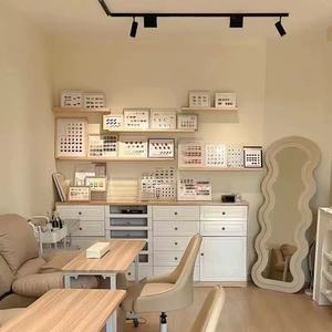 Étagère murale pour salon de manucure, pour cosmétiques et vernis à ongles - étagère simple rangée - Product Image 1