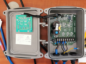 ปั๊มน้ำพลังงานแสงอาทิตย์แบบจุ่มใต้น้ำ 4 นิ้ว DC48V แบบไร้แปรงถ่าน พร้อมตัวควบคุม MPPT ระบบปั๊มน้ำพลังงานแสงอาทิตย์ 3-ZM-2-110-1.5 - Product Image 4