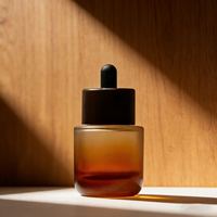 Flacon rond en verre ambré radiant avec compte-gouttes 50 ml pour huiles essentielles, sérums, lotions, emballage