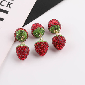 Perles en strass en forme de fraise avec trous de suspension pour la fabrication de bijoux DIY, accessoires en argile polymère, perles en vrac de forme irrégulière - Product Image 2