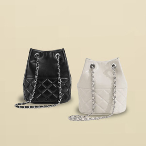 <span class=keywords><strong>Famosa</strong></span> borsa da donna in vera pelle trapuntata con catene Casual a tracolla fodera in pelle scamosciata Guangzhou - Product Image 2