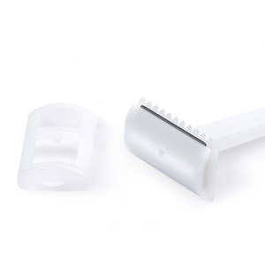 Maquinilla de afeitar médica desechable para la zona del bikini, hoja de acero inoxidable de doble cara, blanca, XD-01, origen Yangzhou - Product Image 2