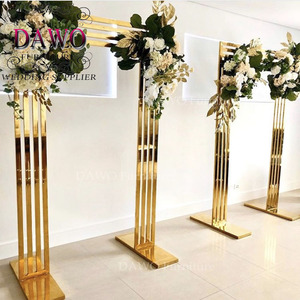 Support de fond de scène floral de luxe pour mariage, pour la mariée et le marié, à vendre - Product Image 1