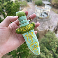 En stock – Porte-clés en peluche épée de bronze mignonne et créative, idéal comme cadeau pour les machines à griffes d'arcades ou les jeux – Fabriqué en Chine