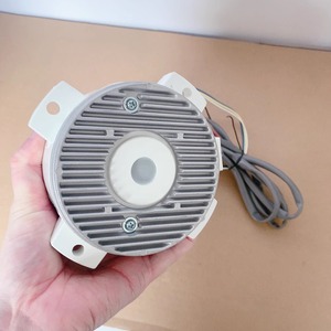 Moteur extérieur de climatiseur central Hitachi H7B00917C-1 DC Brushless SIC-81FW-D8138-4AF avec câble de 2m - Product Image 1