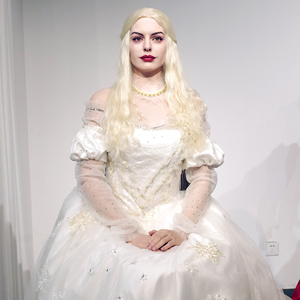 Figura de cera de estrella de Hollywood hiperrealista, estatua de cuento de hadas de Reina Blanca mágica de tamaño real para decoración de museo humano - Product Image 1