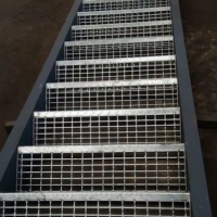 Marches d'escalier en acier galvanisé à chaud, antidérapantes, à surface dentelée, pour escaliers industriels