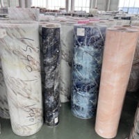 Papier peint moderne imperméable en vinyle et marbre Film décoratif en PVC autocollant mural résistant à l'huile pour la cuisine, les hôtels et les centres commerciaux