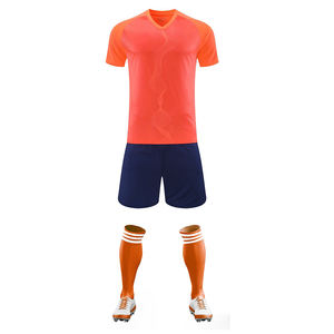 เสื้อฟุตบอลพิมพ์ลายฤดูร้อนปี 2025 แบบดรอปชิปปิ้ง สกรีนชื่อและหมายเลขได้ ผลิตจากโพลีเอสเตอร์ 100% แห้งเร็ว ระบายอากาศดี แขนสั้น - Product Image 1