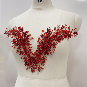 Applique florale de luxe faite à la main en fil métallique 3D avec strass brillants pour accessoires de robe - Product Image 1