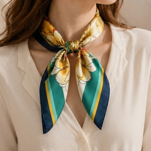 Pañuelo Cuadrado de Poliéster Tipo Seda con Estampado Personalizado, 68x68cm, 27 Pulgadas, Pañuelo Floral para el Cuello, Diadema, Accesorio para el Cabello - Product Image 3