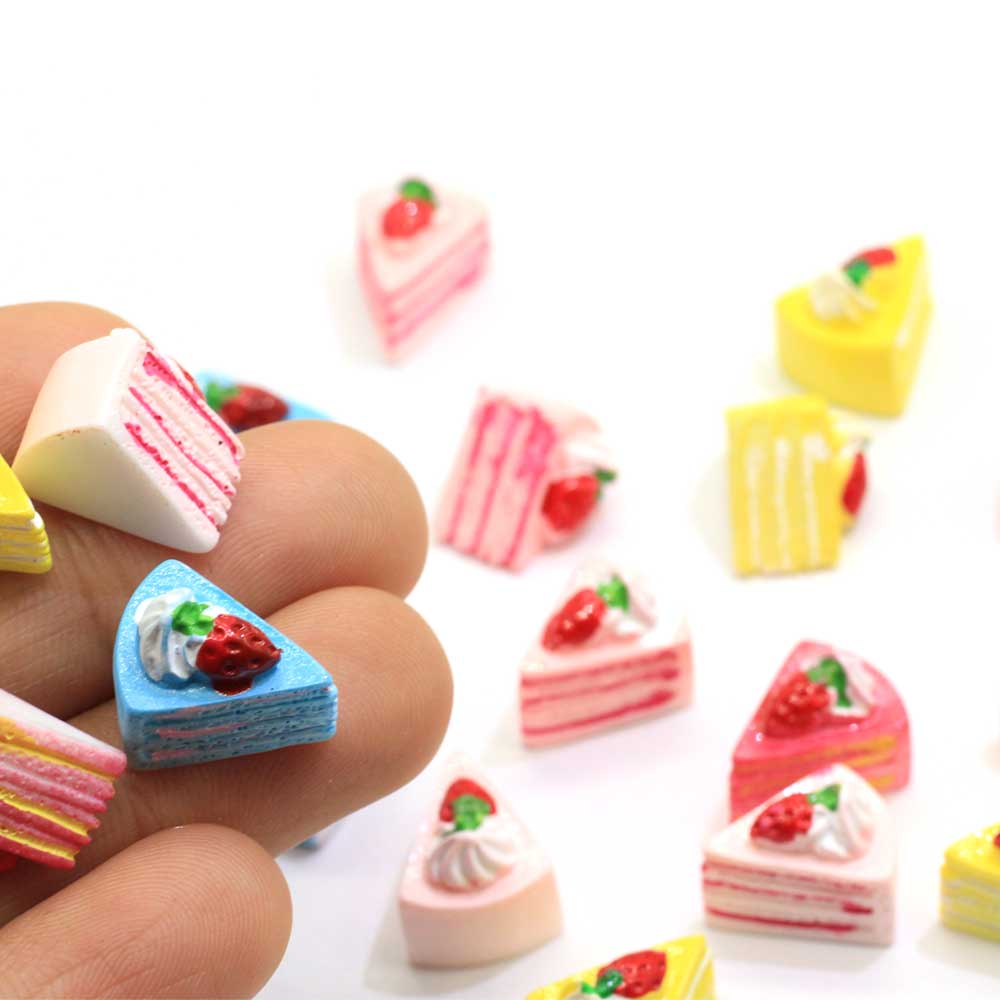 100pcs Kawaii Miniature Triangular Shape Strawberry Cake