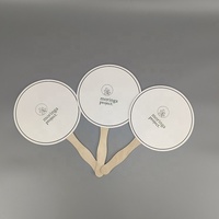 Éventail en papier publicitaire de forme ronde personnalisé avec manche en bois pour la publicité