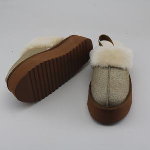 Pantofole con plateau lucido oro con pelliccia a vista - Product Image 2