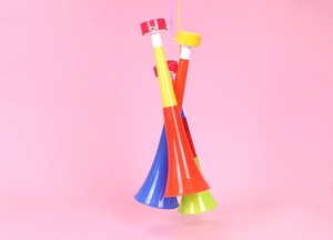Vuvuzela en plastique en gros, trompette à air portable, accessoire de cheering pour événements sportifs, football et célébrations sportives - Product Image 4