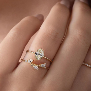 Anello impilabile da donna con micro intarsi a forma di bocciolo di tulipano, di lusso leggero, ad alta definizione, versatile, ornamento per l'indice. - Product Image 1
