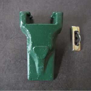 Fabrika Fiyatlı Alaşımlı Çelik Kepçe Dişleri ve Pimli Adaptör V13SYL/V17SYL/V17TYL 8857-V13 Zemin İşleme Aleti Ekskavatör - Product Image 1