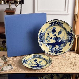 Juego de dos platos de porcelana de lujo con diseño floral vintage, con caja de regalo, para decoración de mesa en bodas y restaurantes. - Product Image 2