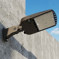 Éclairage LED pour parking et zones publiques 150W, CCT sélectionnable 3000K/4000K/5000K avec photocellule et connecteur Slip Fitter ETL pour éclairage de parking