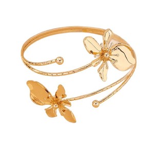 Bracelet ouvert en métal pour femme, motif floral émaillé coloré, style tendance estival, géométrique et imposant - Product Image 5