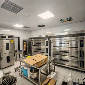 Four à sole commercial gaz/électrique à 3 niveaux et 2-5 plateaux pour boulangerie, haute capacité de cuisson et performance stable - Product Image 5