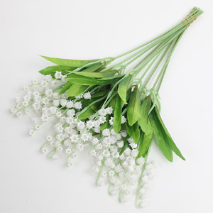Fleurs artificielles en gros, fleurs blanches, fleurs <span class=keywords><strong>de</strong></span> <span class=keywords><strong>muguet</strong></span>, tiges <span class=keywords><strong>de</strong></span> verdure pour la décoration <span class=keywords><strong>de</strong></span> la maison et des mariages - Product Image 4