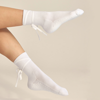 Chaussettes de yoga en coton de haute qualité, respirantes, antidérapantes, avec grip, pour studio de yoga, logo personnalisé, semelle antidérapante, chaussettes de Pilates avec sangles