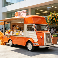 Camion de restauration orange vif personnalisé avec étagère pour caisses de fruits frais, comptoir à jus pressé pour centre commercial