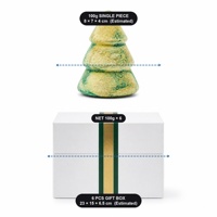 Bombe de bain effervescente OEM ODM en forme de sapin de Noël à la fraise, 100g, personnalisable avec étiquette privée, hydratante, adoucissante, pour bain relaxant, coffret cadeau spa
