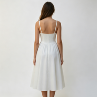 Robe midi blanche à fines bretelles pour femme, décolleté cœur, corsage en satin, coupe trapèze, élégante, pour invitées de mariage, cocktail ou soirée