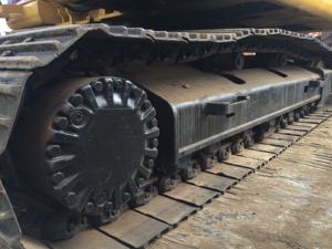 Excavatrice 320B d'occasion |   Puissant chenillard de 20 tonnes |   Moteur fiable |   Modèle 2018 |   Matériel lourd en excellent état |   Boîte de vitesses - Product Image 5