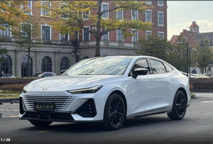 Voitures d'occasion Changan UNI-V 2023 1.5T Édition <span class=keywords><strong>Prestige</strong></span> Voiture compacte Essence Berline à hayon Certifiée d'occasion Voiture ancienne Ein Gebrauchtes - Product Image 2